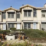 Cottage Inn By The Sea