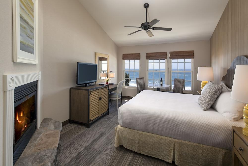 Hotel By The Sea 3*