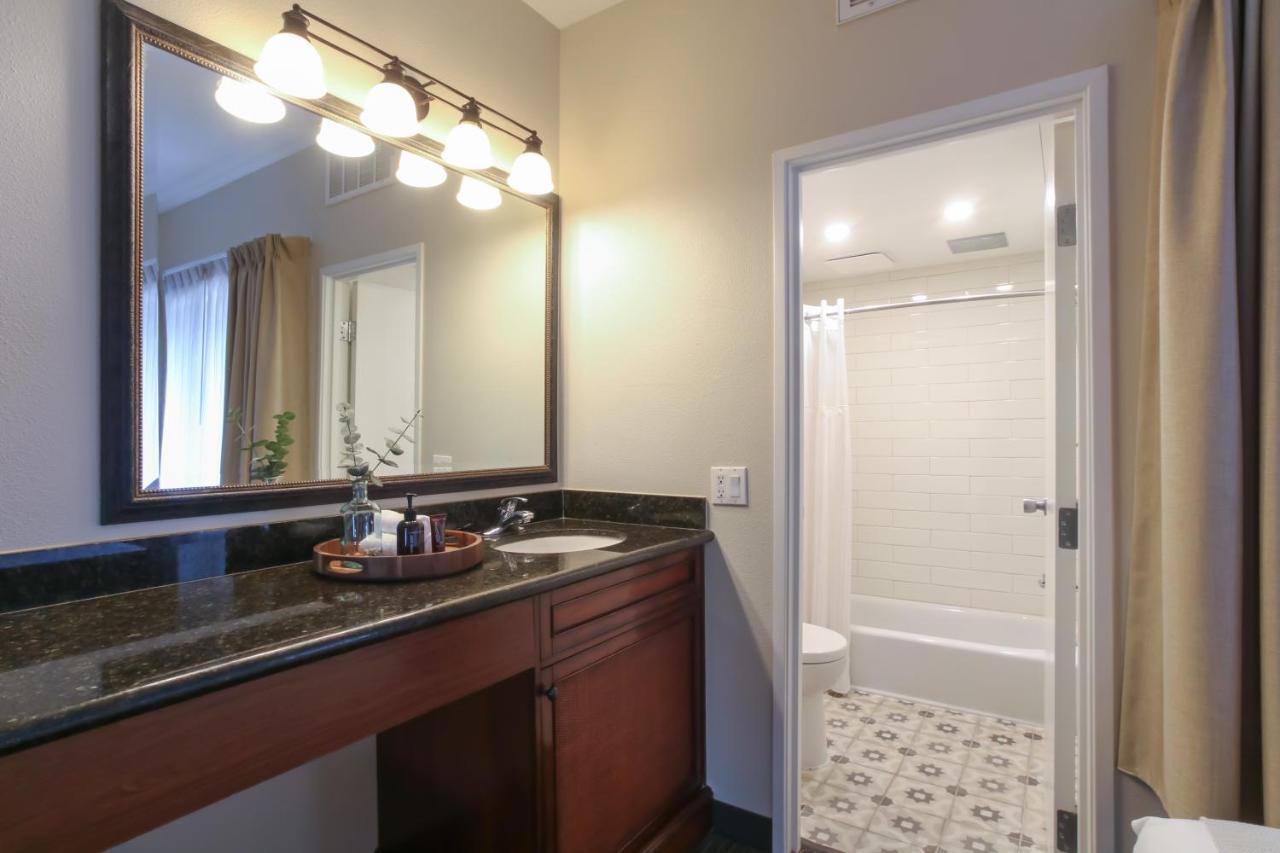 Oxford Pismo Hotel 3*