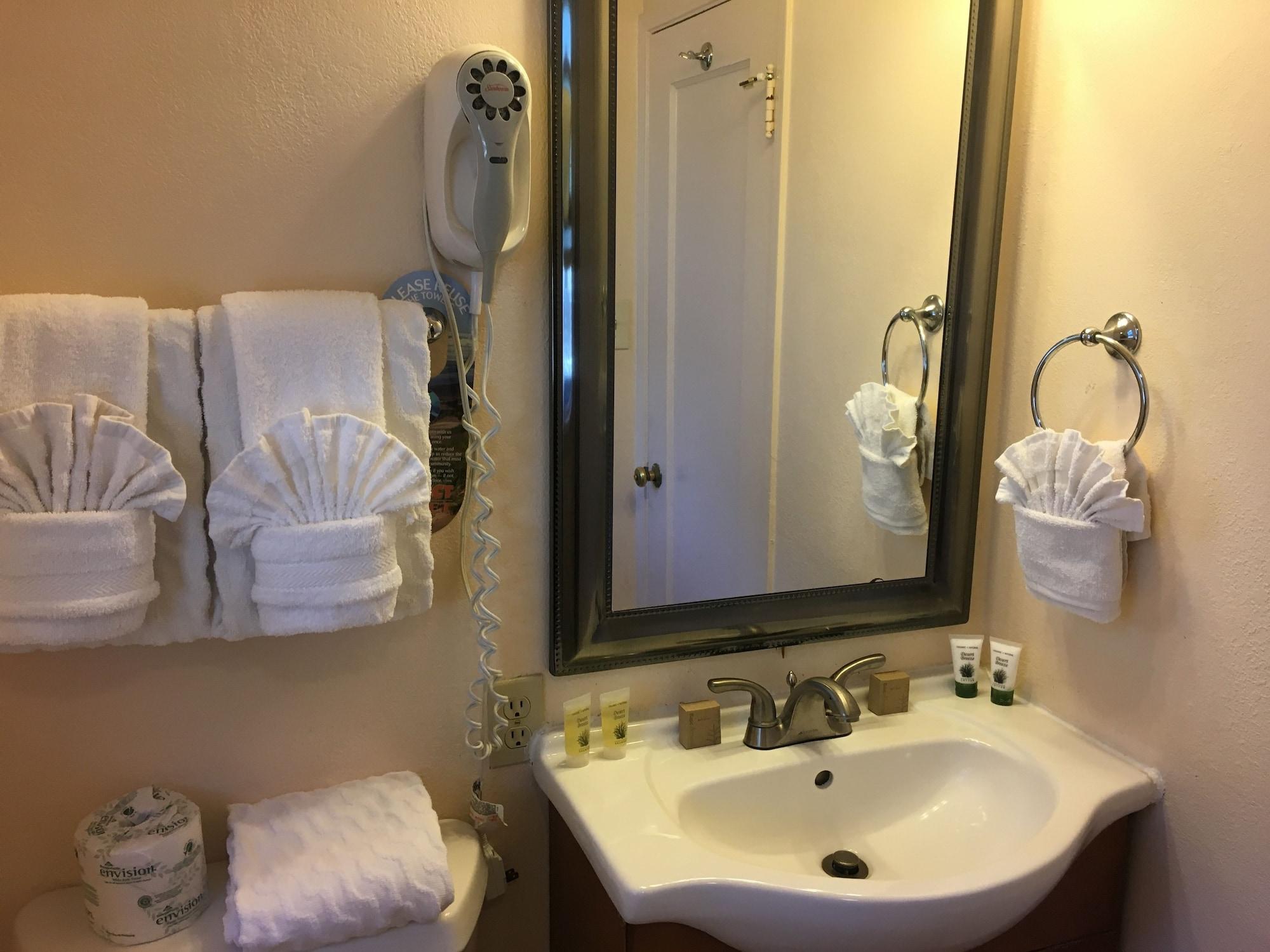 The Palomar Motel 2*