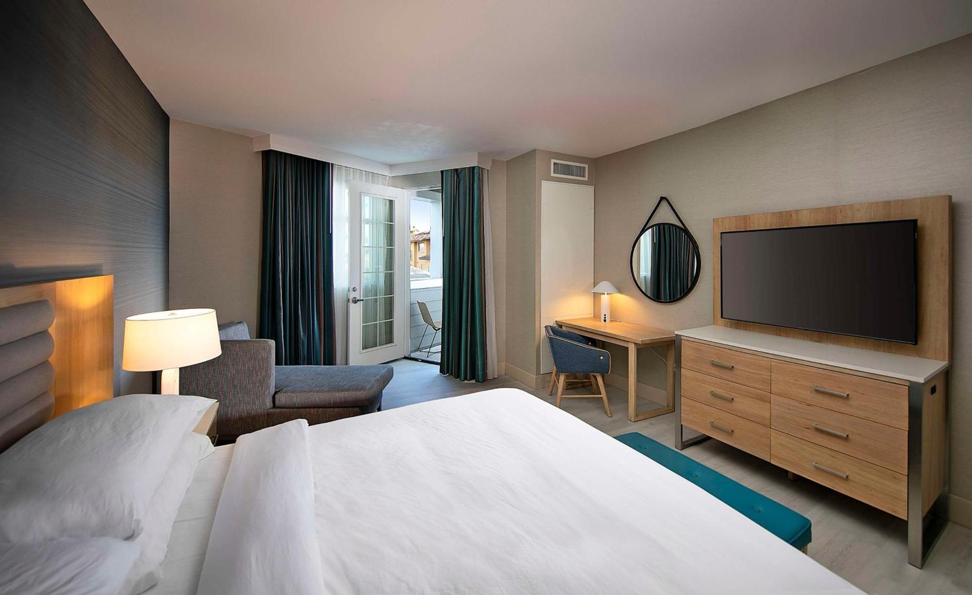 Hotel At The Pier Pismo Beach, Curio Collection By Hilton