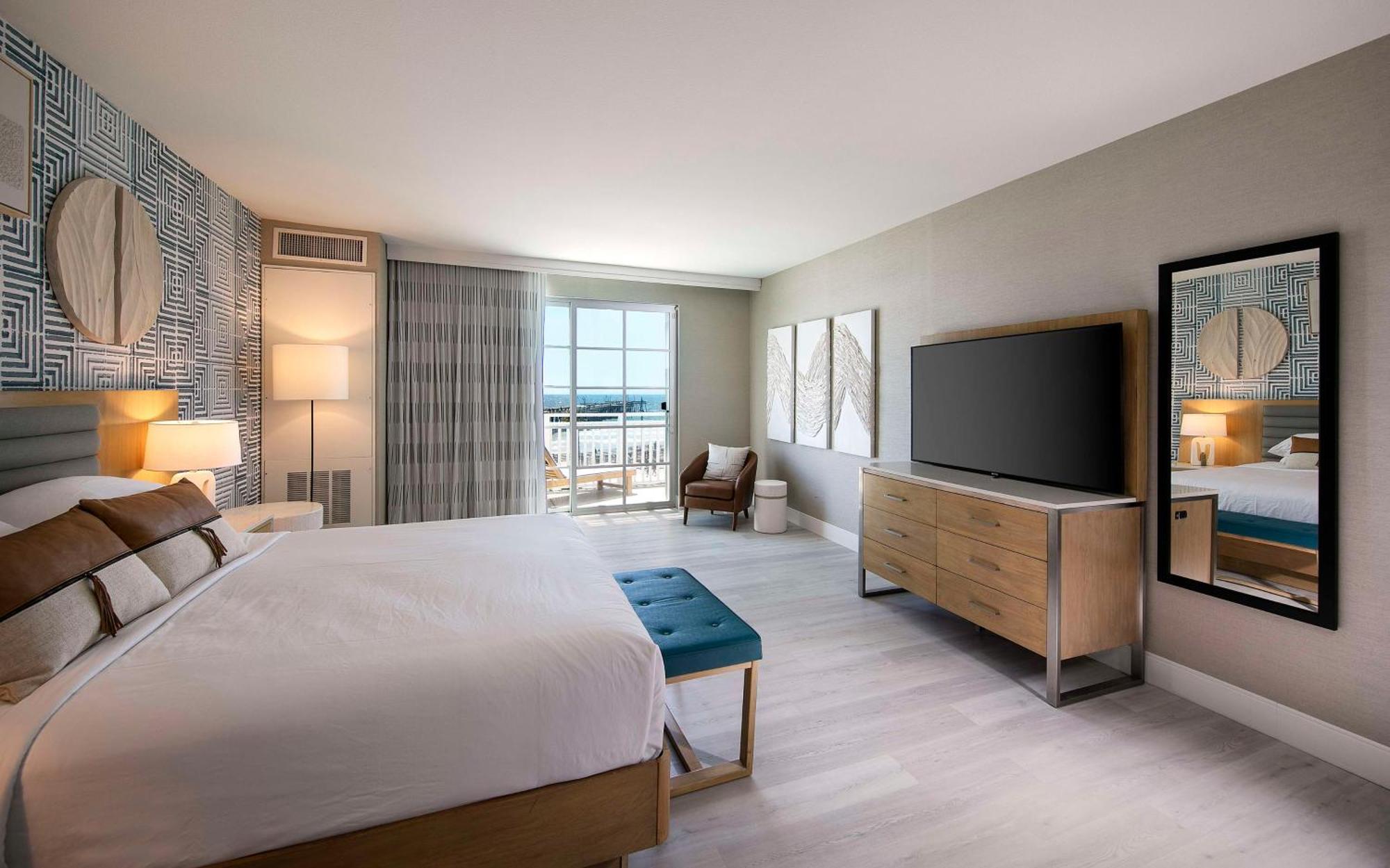 At The Pier Pismo Beach, Curio Collection By Hilton