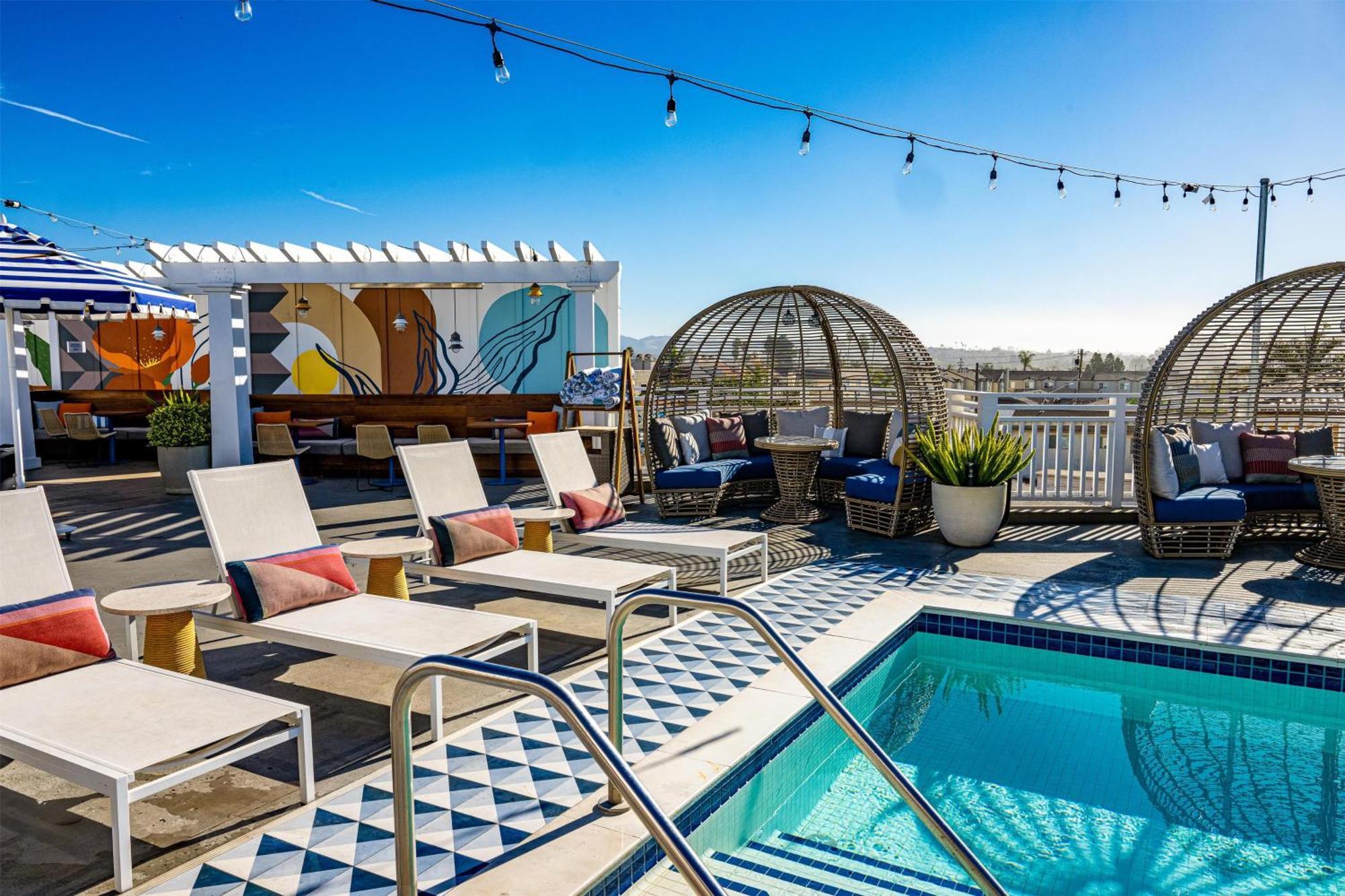 At The Pier Pismo Beach, Curio Collection By Hilton Hotel