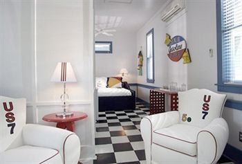 Hotel By The Sea 3*
